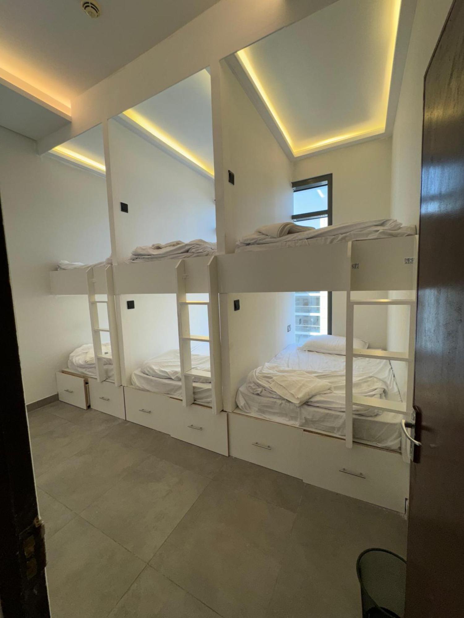 Urban Nest Hostel Burj Khalifa View Dubai Exterior photo